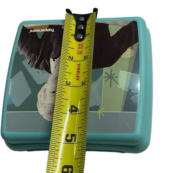 Tupperware Aqua Blue Brownie Wise Logo Sandwich Keeper - Picture 10 of 11